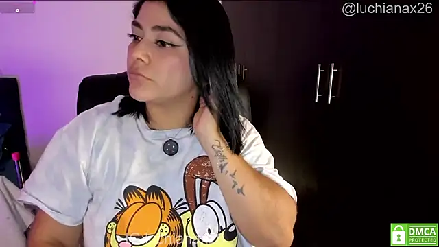 lucy26_ élő XXX-chatje