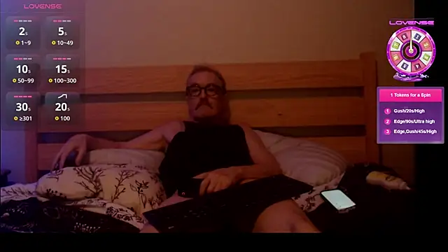 دردشة KinkyStacheDaddy الجنسية المباشرة
