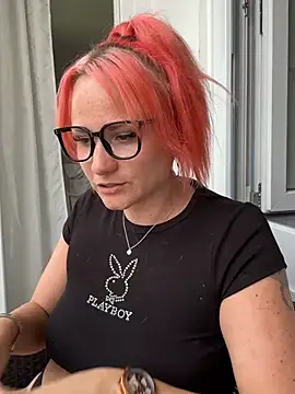Fiebie_licious_'s Live XXX Chat