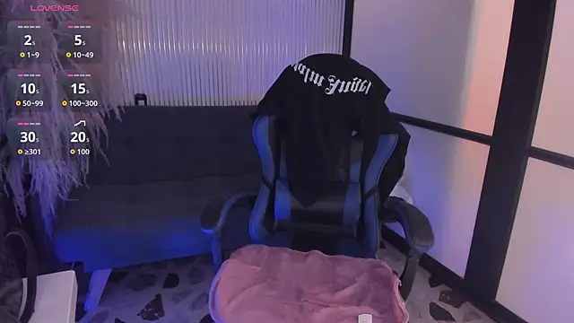 LunaBaker-1's Webcam Show