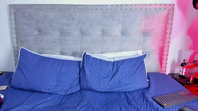 Chat +18 de stick_and_julieth ao vivo
