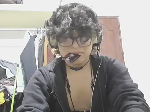 layom_21 Live XXX-chat