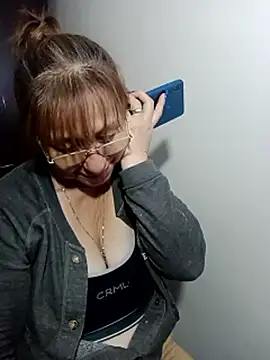 צ'אט XXX בשידור חי של nicoltatiana_