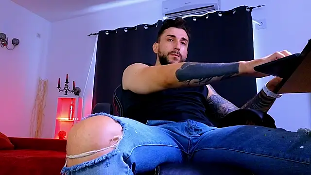 Show modela MightyAaron66 na web-kameri