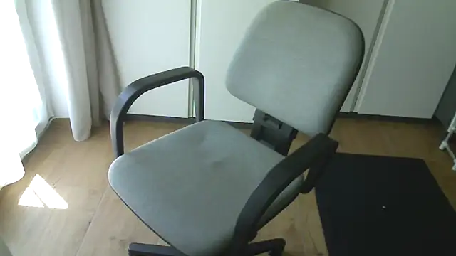 nudekerschi_m Show in webcam