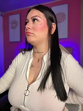 Czat XXX na żywo – Megaan__More