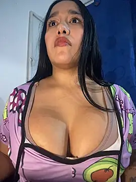 mis-violetha élő XXX-chatje