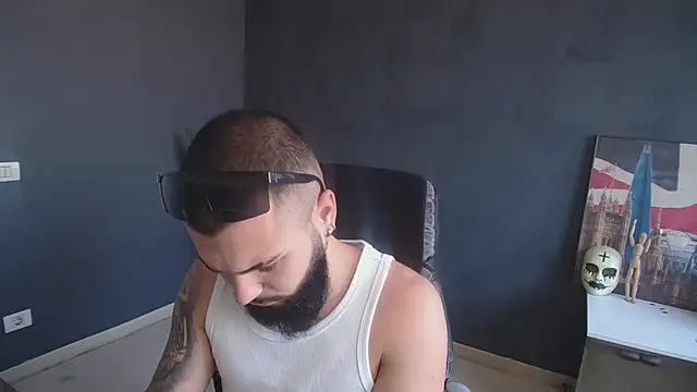 OscarWillss Adlı Modelin Canlı XXX Sohbeti