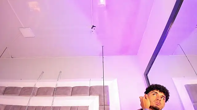 Czat XXX na żywo – LucasThomson_