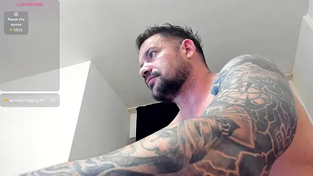 Show de musclemonster31 na webcam