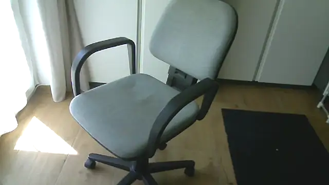 nudekerschi_m webcam show
