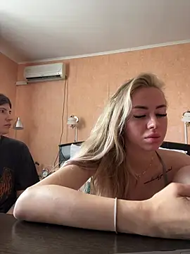 Онлайн чат XXX BettiVance