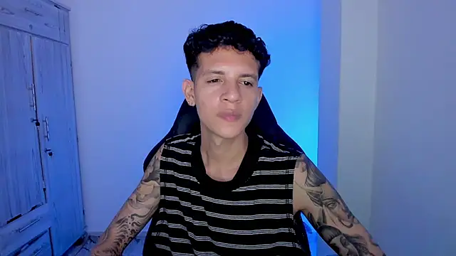 Chat +18 de tylerrnova ao vivo