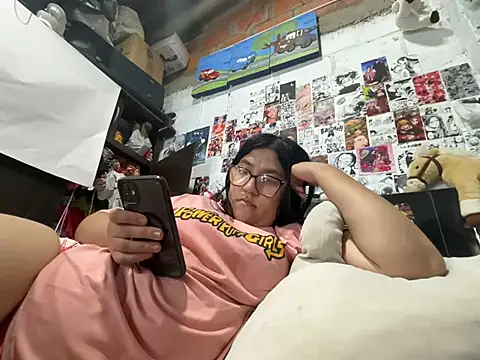violeta_818 élő XXX-chatje