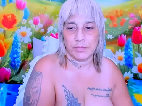 indianroxy's Live XXX Chat
