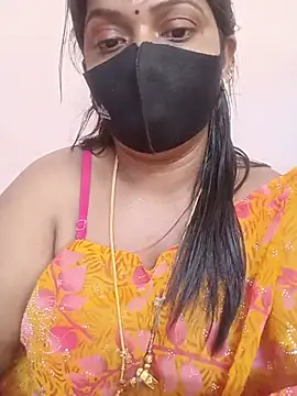 Keerthimma élő XXX-chatje