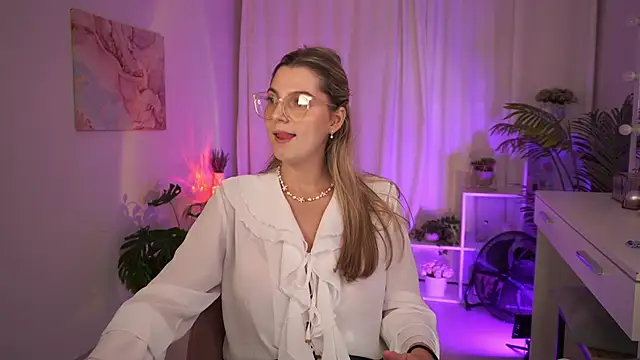 צ'אט XXX בשידור חי של LucreciaStorm