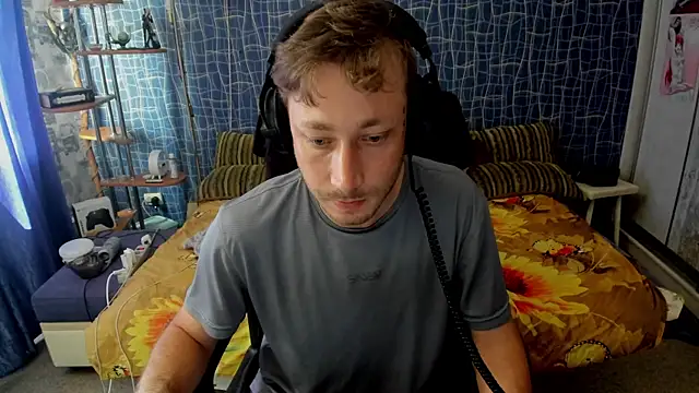 צ'אט XXX בשידור חי של CuteBoy228