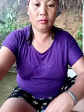 NyloveSquirt 现场XXX聊天