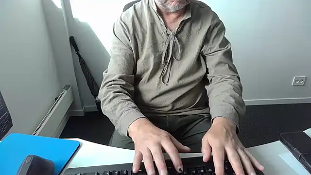 Buggemann 现场XXX聊天