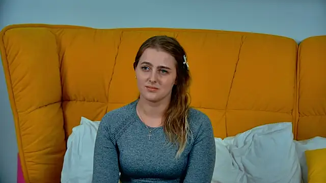 EllaBells élő XXX-chatje