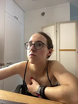 Chat +18 de MartiniiSelenna ao vivo