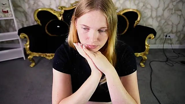 NikkyReyyy élő XXX-chatje