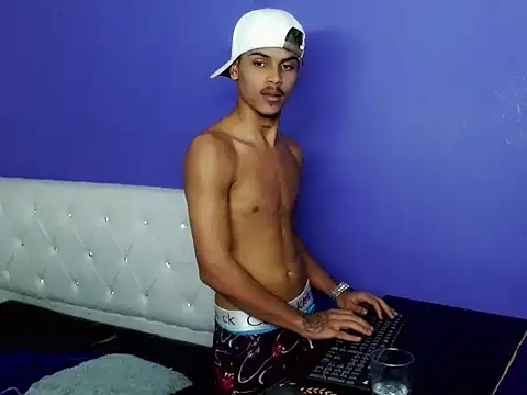 Angel_foxc13 – Naživo XXX chat