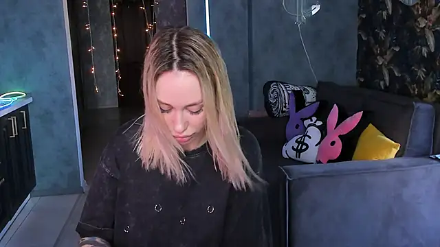XXX chat uživo modela Blckmirrorr