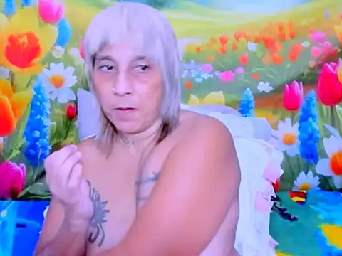 indianroxy Adlı Modelin Canlı XXX Sohbeti