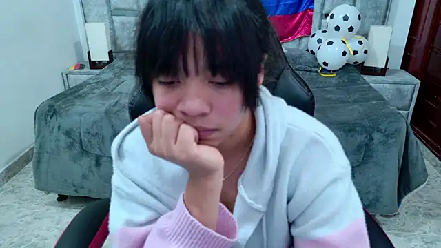Chat +18 de laureentt_ ao vivo