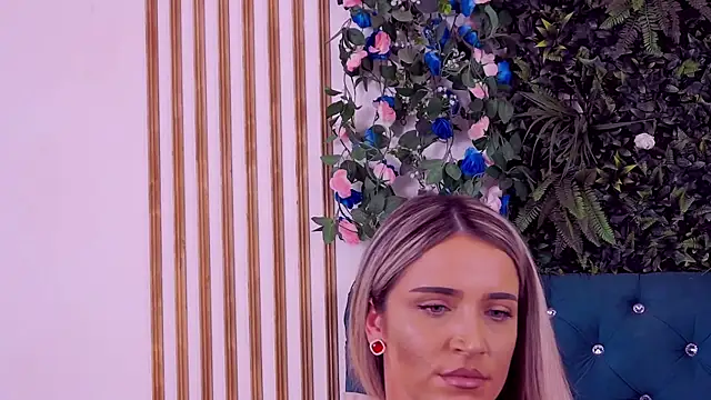 צ'אט XXX בשידור חי של CherryMuse_