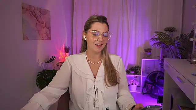 Chatroom XXX en direct de LucreciaStorm