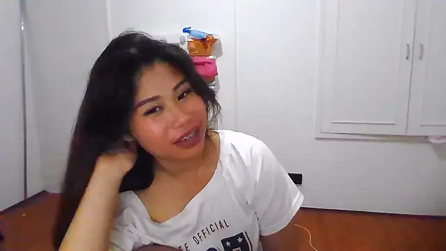 CathleenLaurole's Live XXX Chat