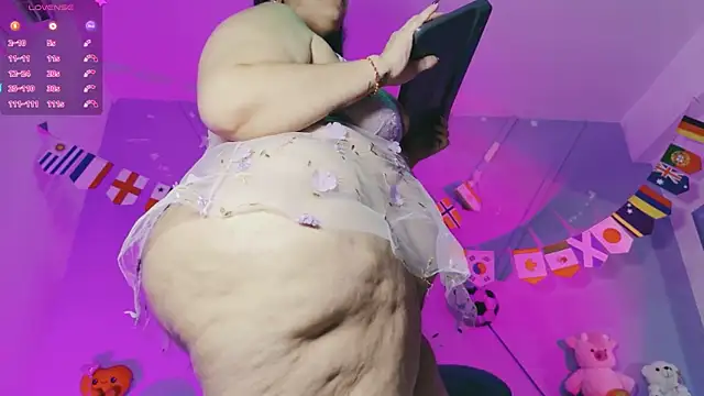 emmajohnss Show in webcam