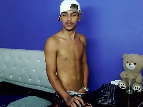 Chat +18 de Angel_foxc13 ao vivo