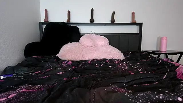 Chatroom XXX en direct de QueenLolaX