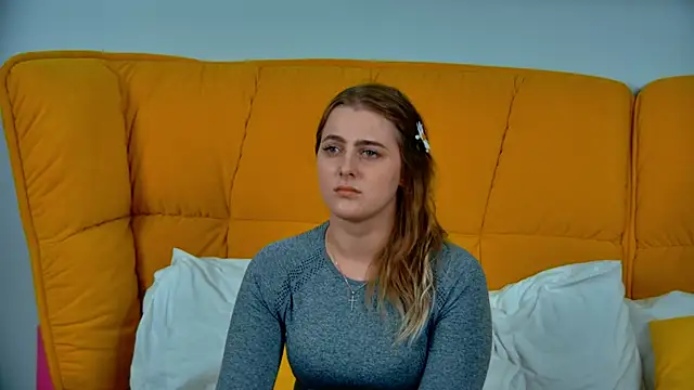 EllaBells live XXX chat