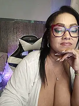 Yameil Live XXX Chat