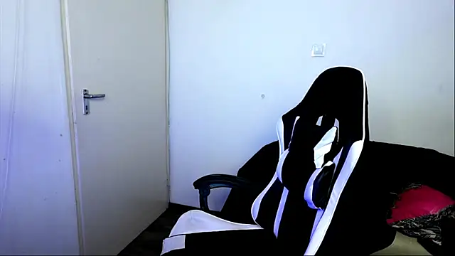 ShyHotNerd Chat XXX in diretta