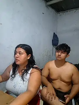 Živý XXX chat ParejaCurvy20