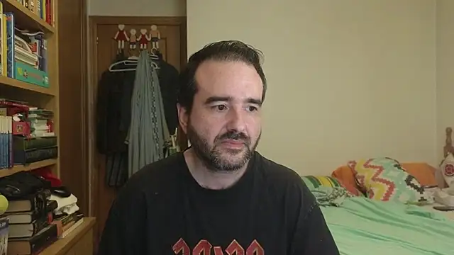 curiosillo83 live XXX chat