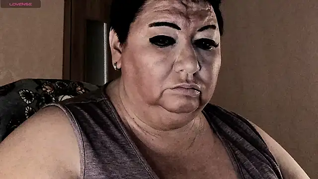 צ'אט XXX בשידור חי של SexxyDreams1