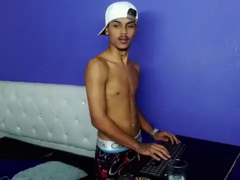 Angel_foxc13: απευθείας συνομιλία ΧΧΧ