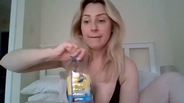 הופעת וובקאם של Babe_blond
