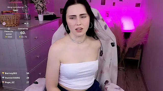 צ'אט XXX בשידור חי של NoraLumi