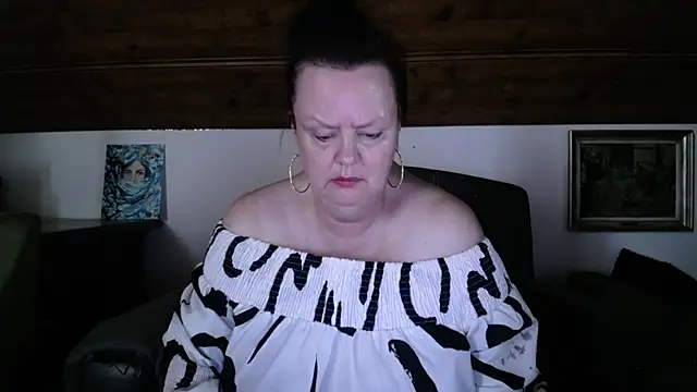 Chat +18 de TiffanyMature ao vivo