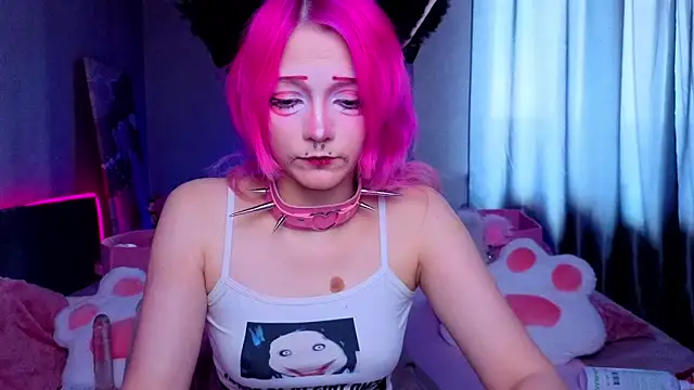 Pertunjukan Kamera Web KittieHeart