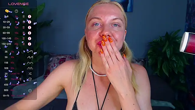 צ'אט XXX בשידור חי של FromRussia