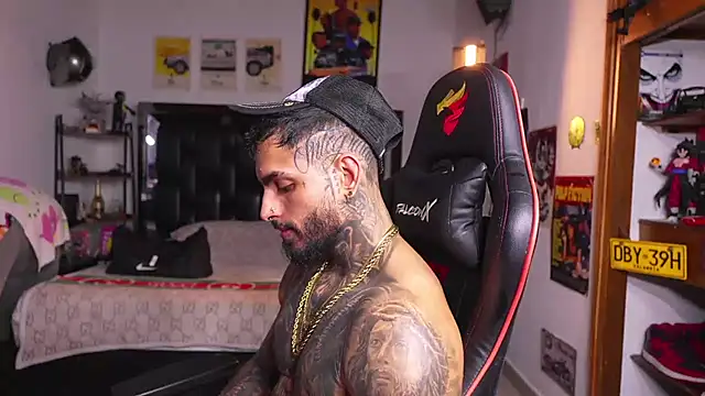logan_hugh8n Live XXX chat